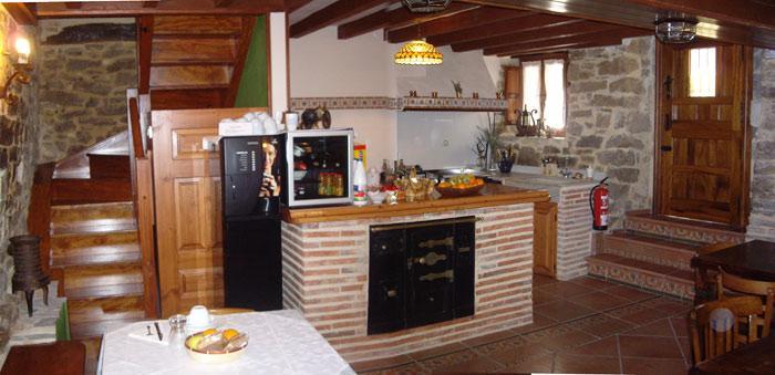 Hotel Rural La Casa Del Montero Espinosa De Los Monteros Exterior photo
