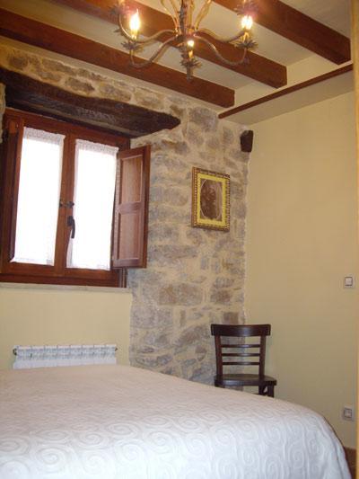 Hotel Rural La Casa Del Montero Espinosa De Los Monteros Exterior photo